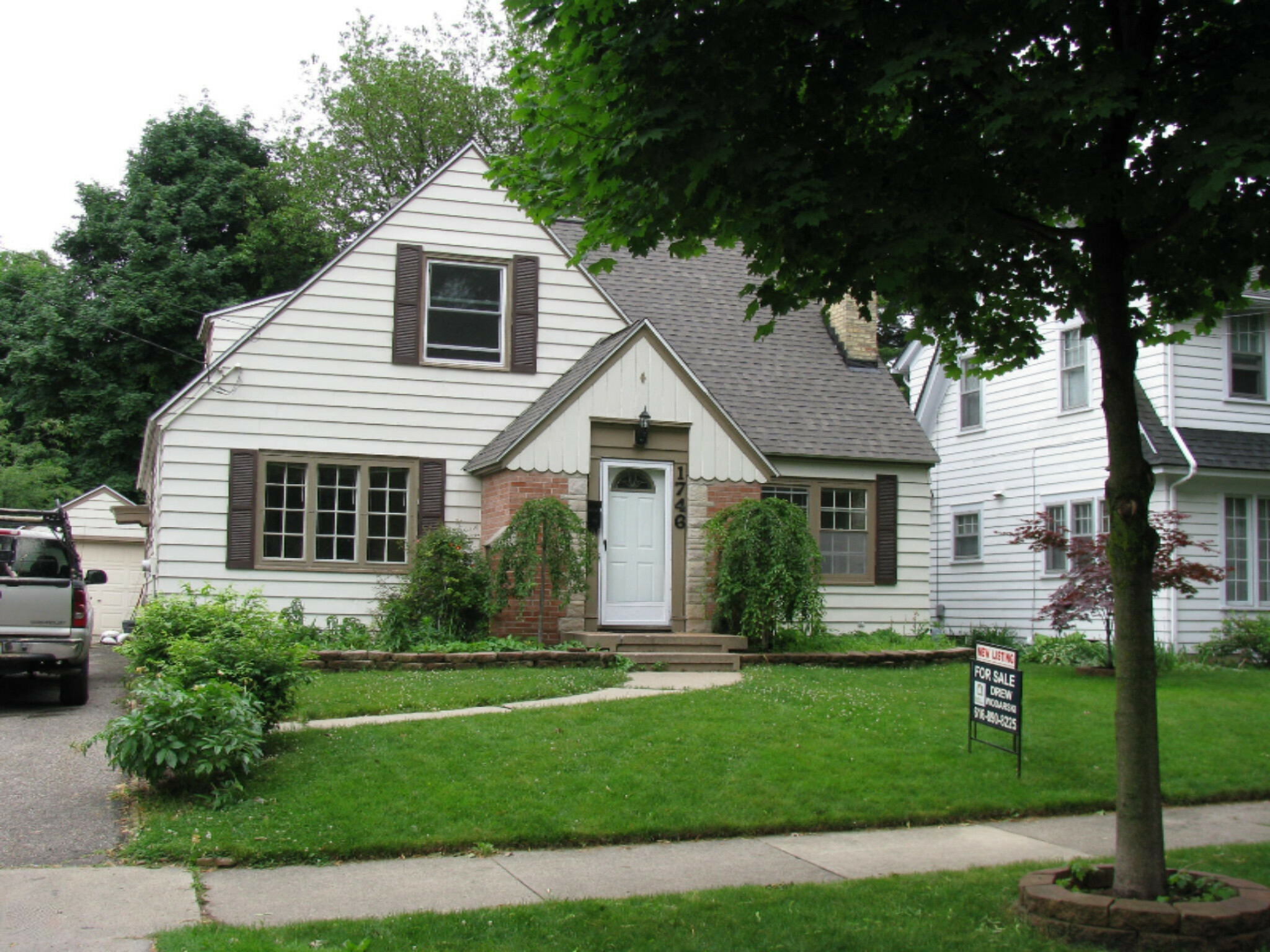 Property Photo:  1746 Giddings Avenue SE  MI 49507 