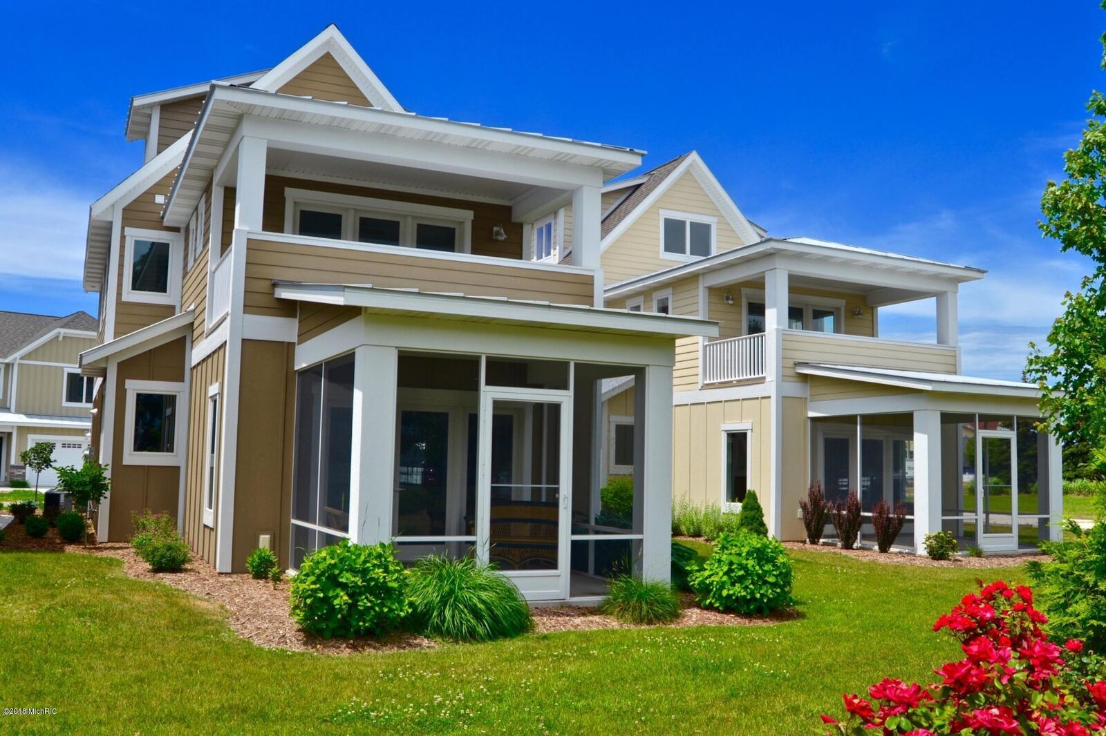 Property Photo: 920 W Savidge Street MI 49456