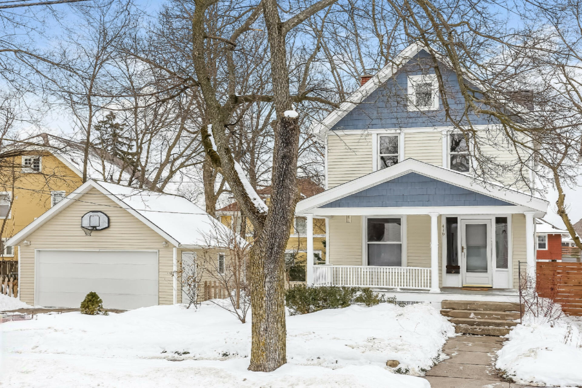 Property Photo:  419 Gladstone Avenue SE  MI 49506 