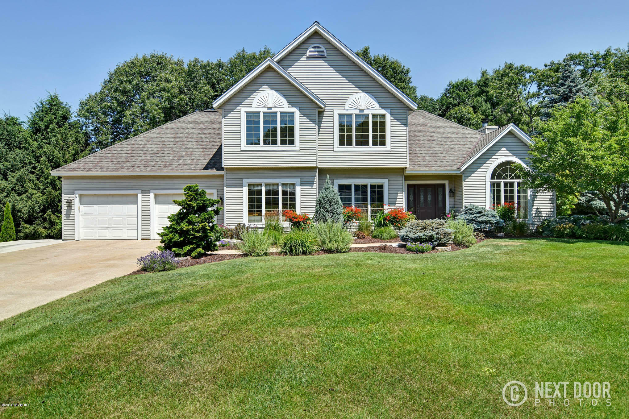 Property Photo:  2103 Woodlark Drive  MI 49424 