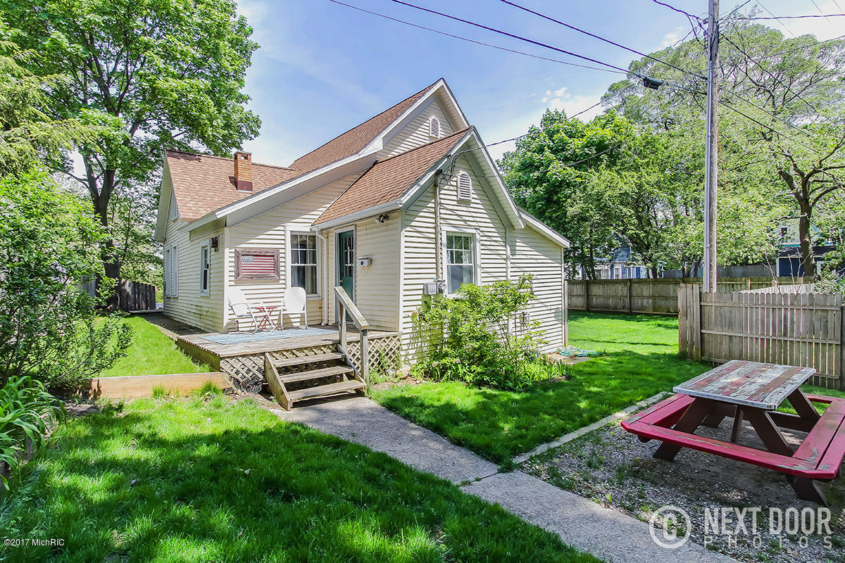 Property Photo: 315 Lafayette Avenue MI 49417