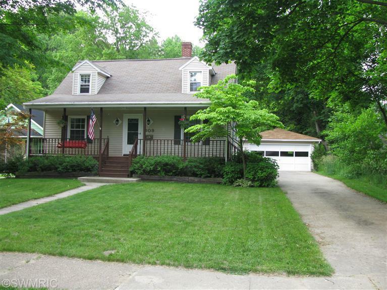 Property Photo:  809 Green Street  MI 49090 