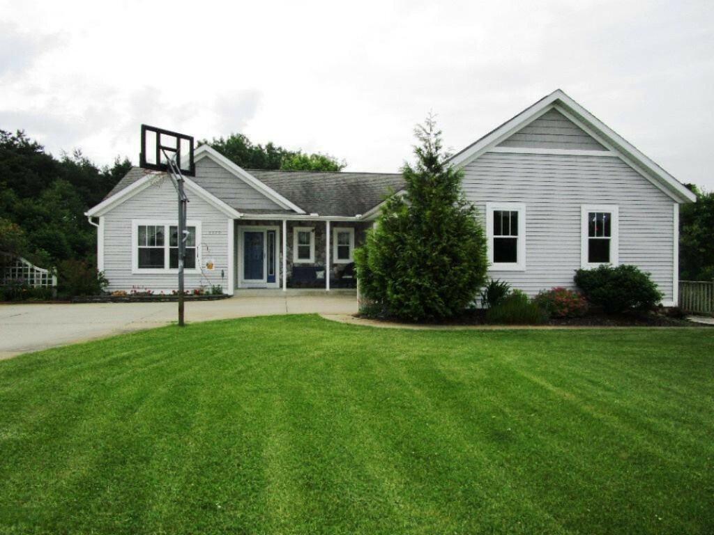 Property Photo: 3379 Heathridge Trail MI 49419