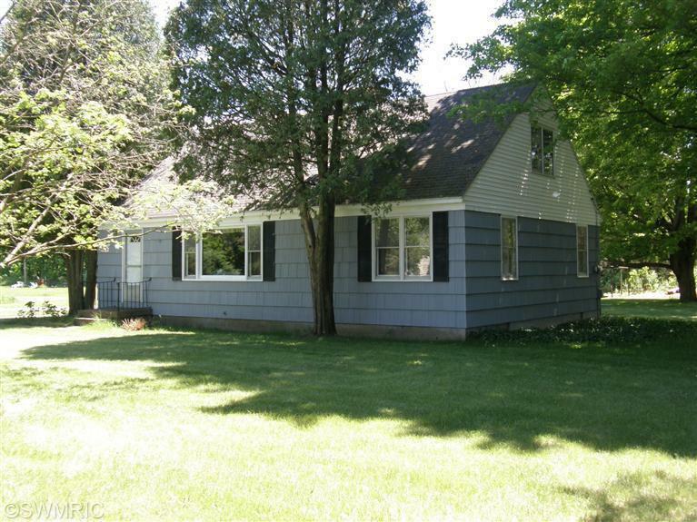 Property Photo:  326 15 Mile Road NW  MI 49345 