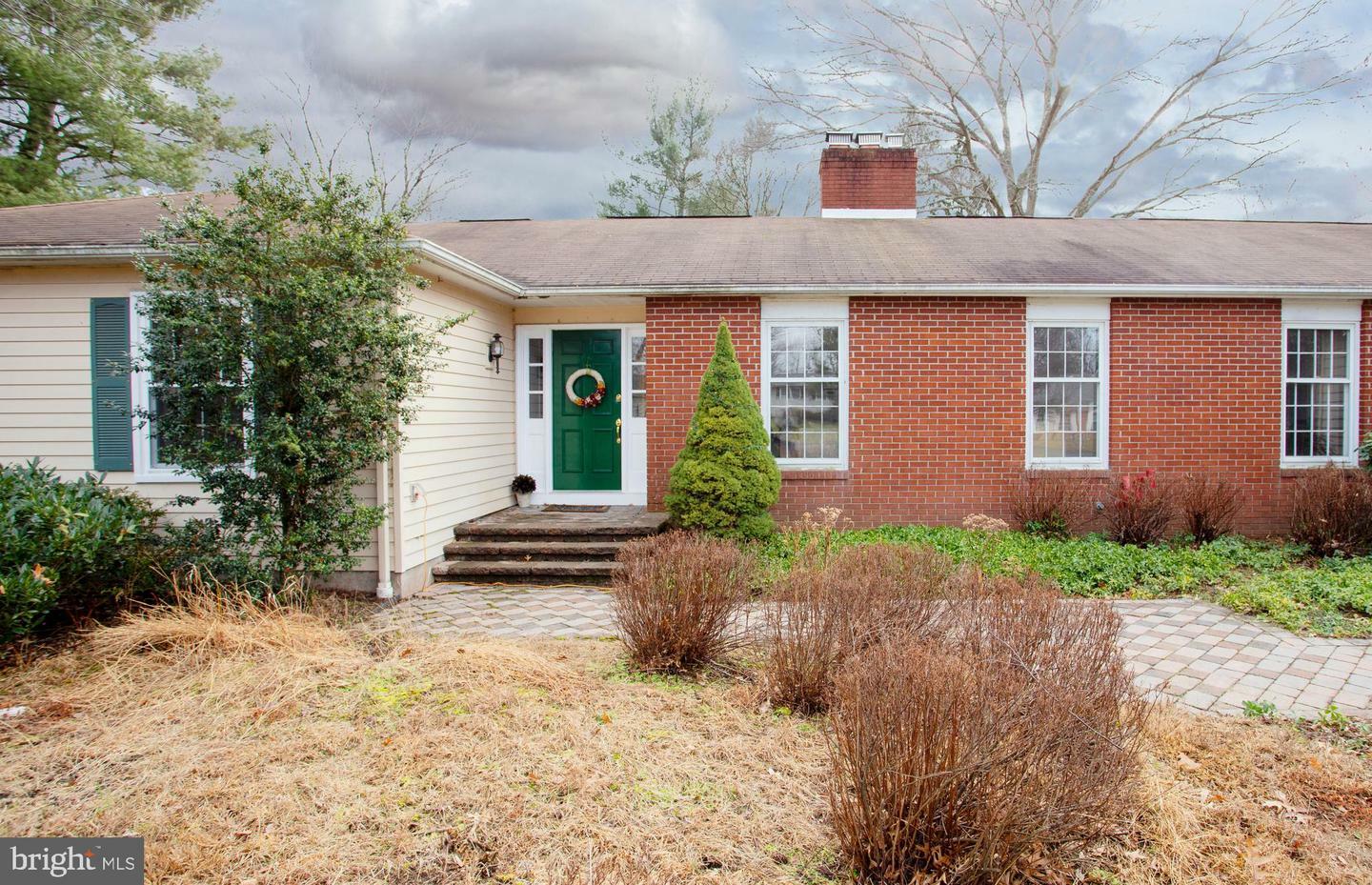 Property Photo:  207 Penn View Drive  NJ 08534 