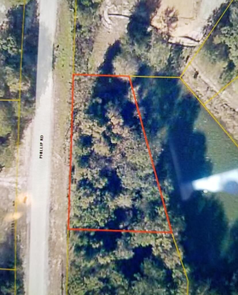 Property Photo: 5827 Phillip Road FL 32539