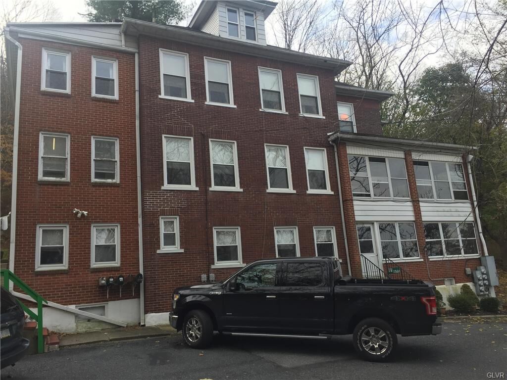 Property Photo:  901 Hayes Street  PA 18015 