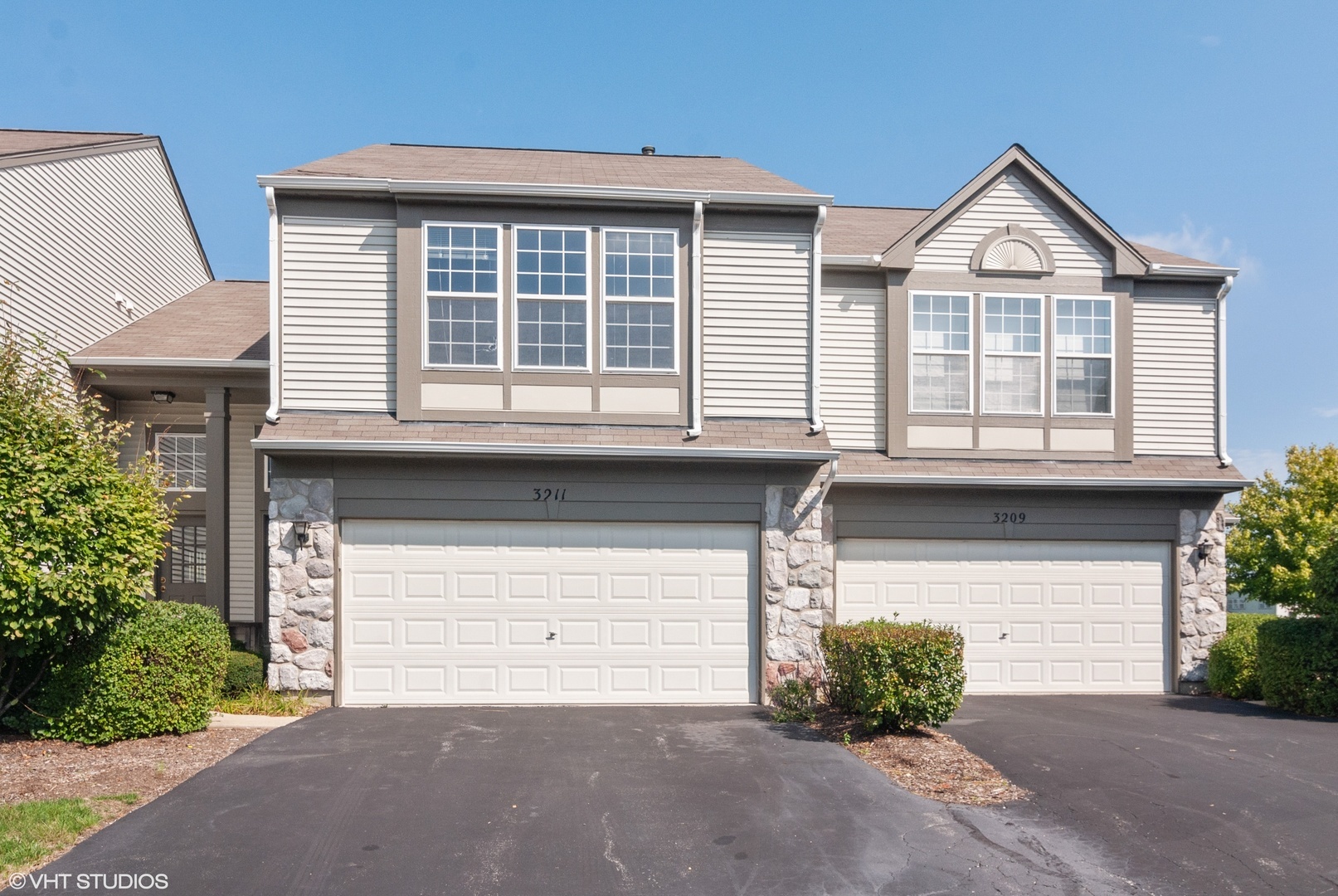 Property Photo: 3211 Bromley Lane IL 60502