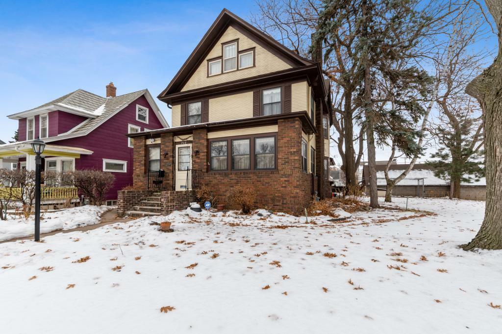 Property Photo: 708 Hawthorne Avenue E MN 55106