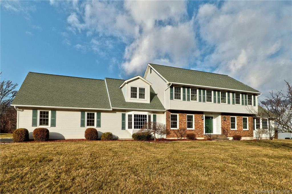 Property Photo:  4 Wellington Court Drive  CT 06811 