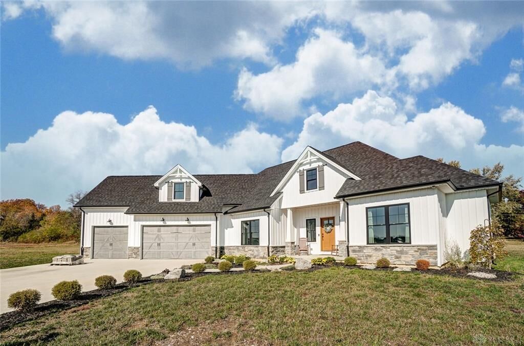 Property Photo:  2832 Lucy Lane  OH 45068 