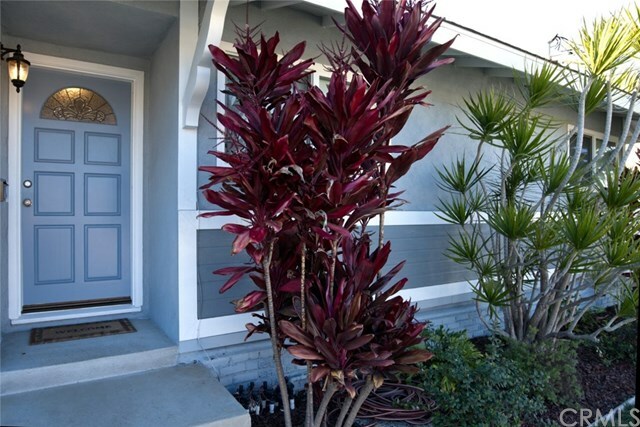 Property Photo:  19101 Newland Street  CA 92646 