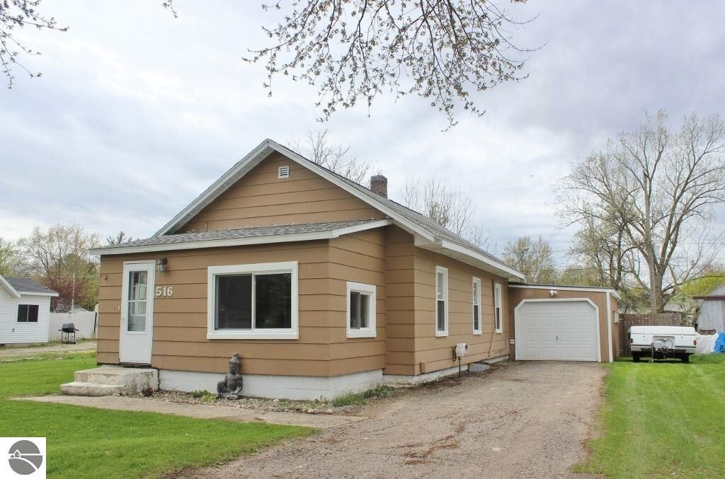 Property Photo:  516 Grafton Avenue  MI 48801 