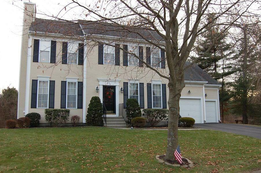 Property Photo:  4 Evergreen Ct  RI 02816 