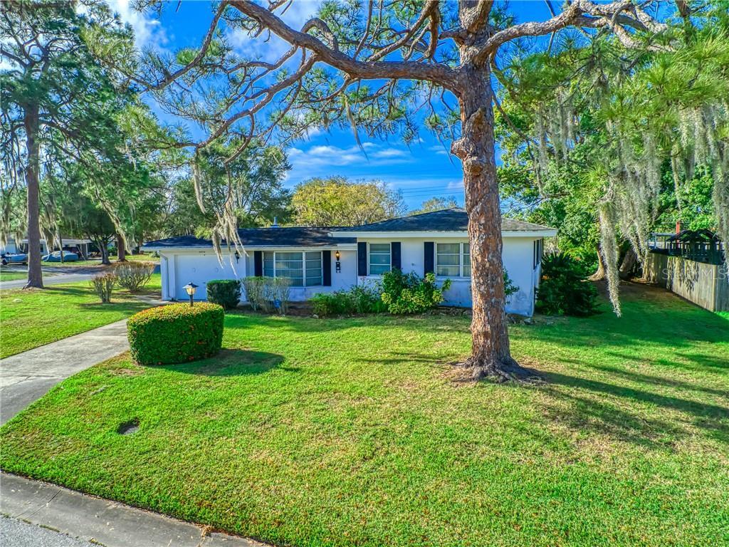 Property Photo: 3858 Nottingham Drive FL 34235