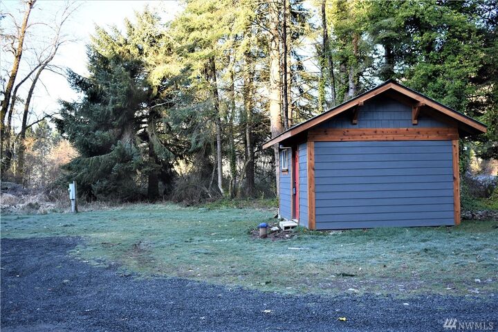 Property Photo: 7572 US Hwy 12 WA 98336