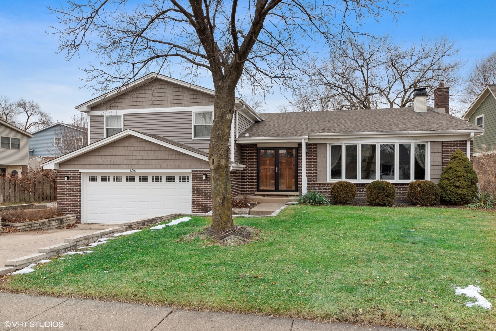 Property Photo: 606 East Appletree Lane IL 60004