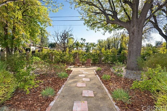 Property Photo:  23517 Collins Street  CA 91367 