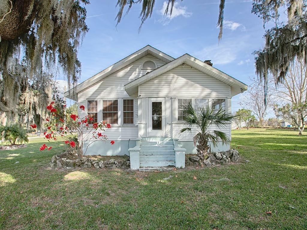 Property Photo:  301 Sunnyside Drive  FL 34748 