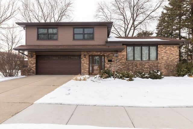 Property Photo:  2101 West Haven Street  IL 60056