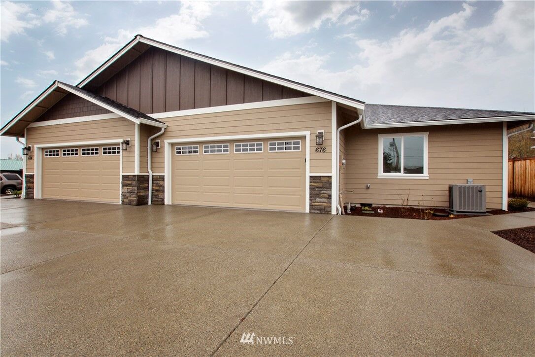 Property Photo:  676 SW  20th Street  WA 98532 