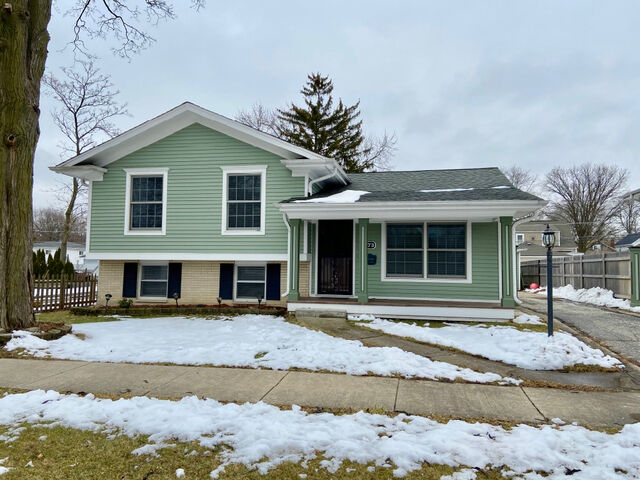 Property Photo: 1673 East Algonquin Road IL 60016