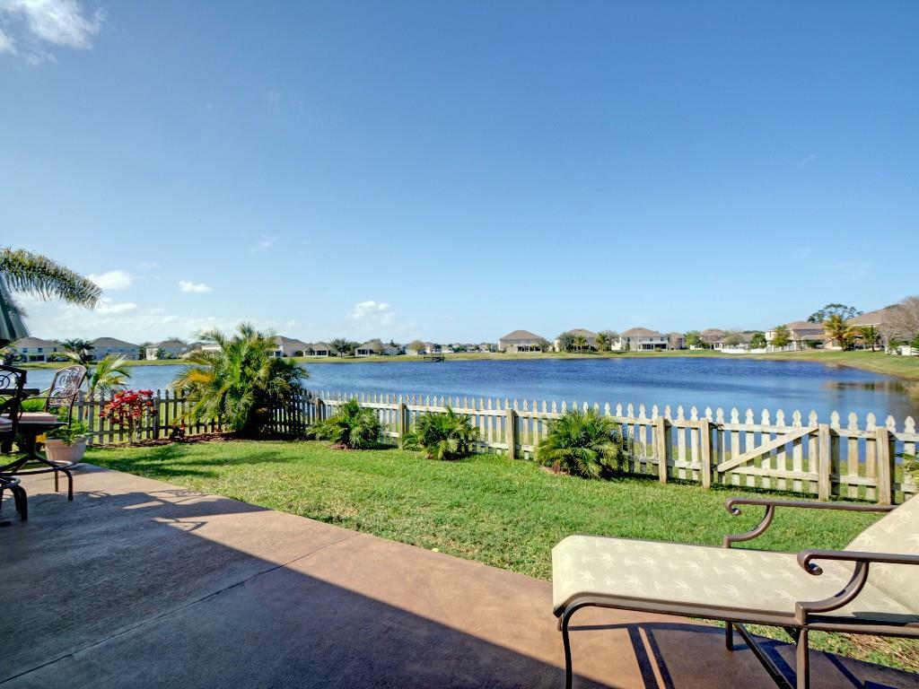 Property Photo:  6050 Ridge Lake Circle  FL 32967 