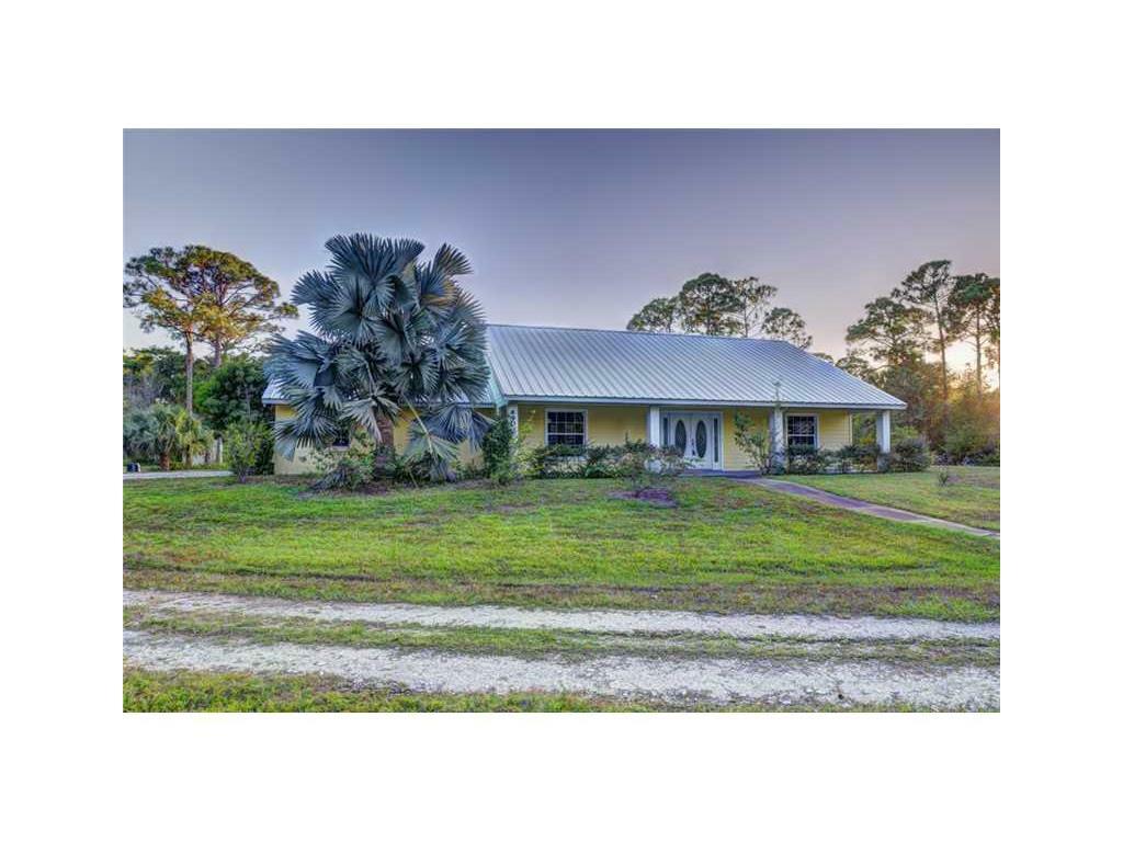 Property Photo: 690 29th Avenue FL 32968