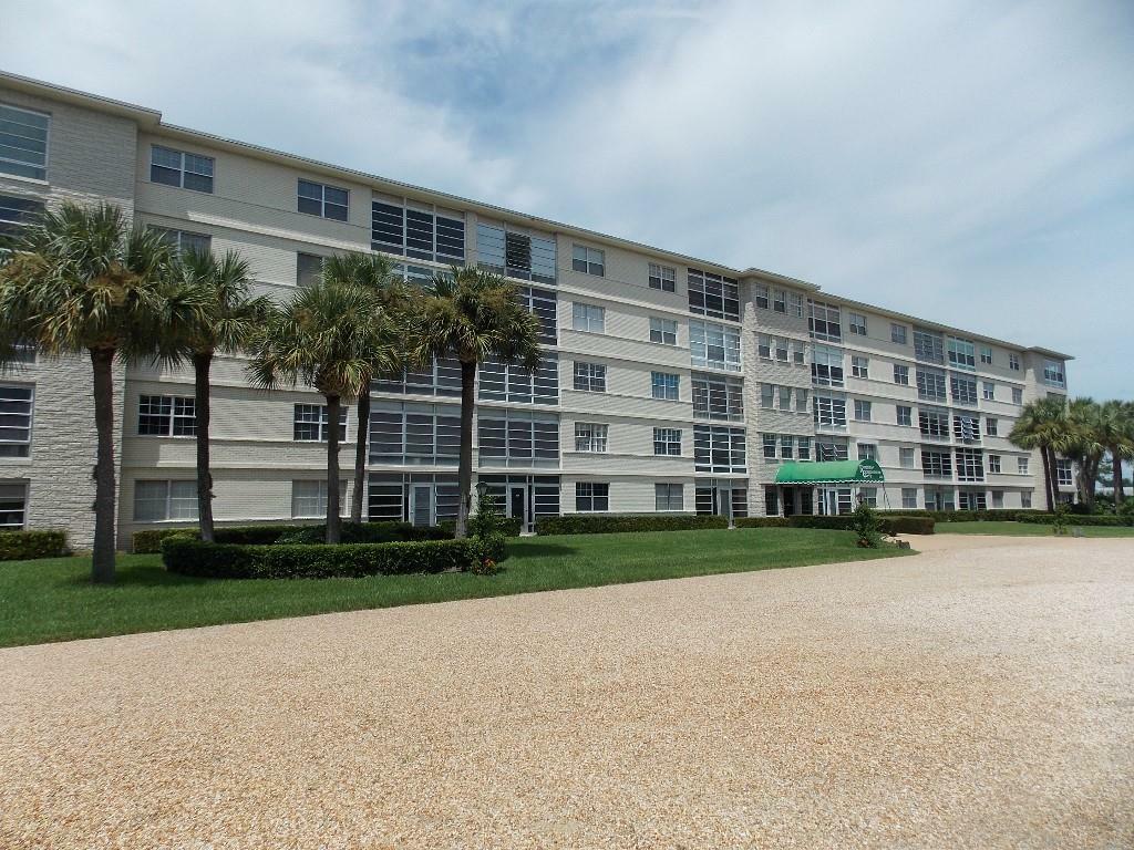 Property Photo:  2333 Indian River Boulevard 303  FL 32960 