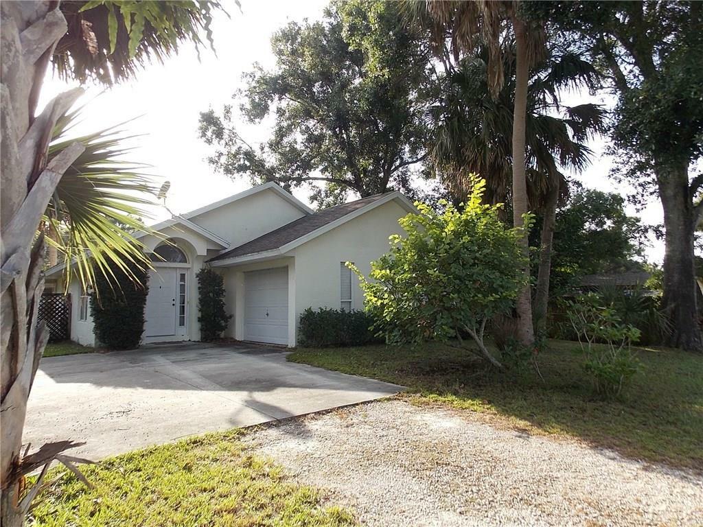 Property Photo:  715 42nd Court  FL 32968 