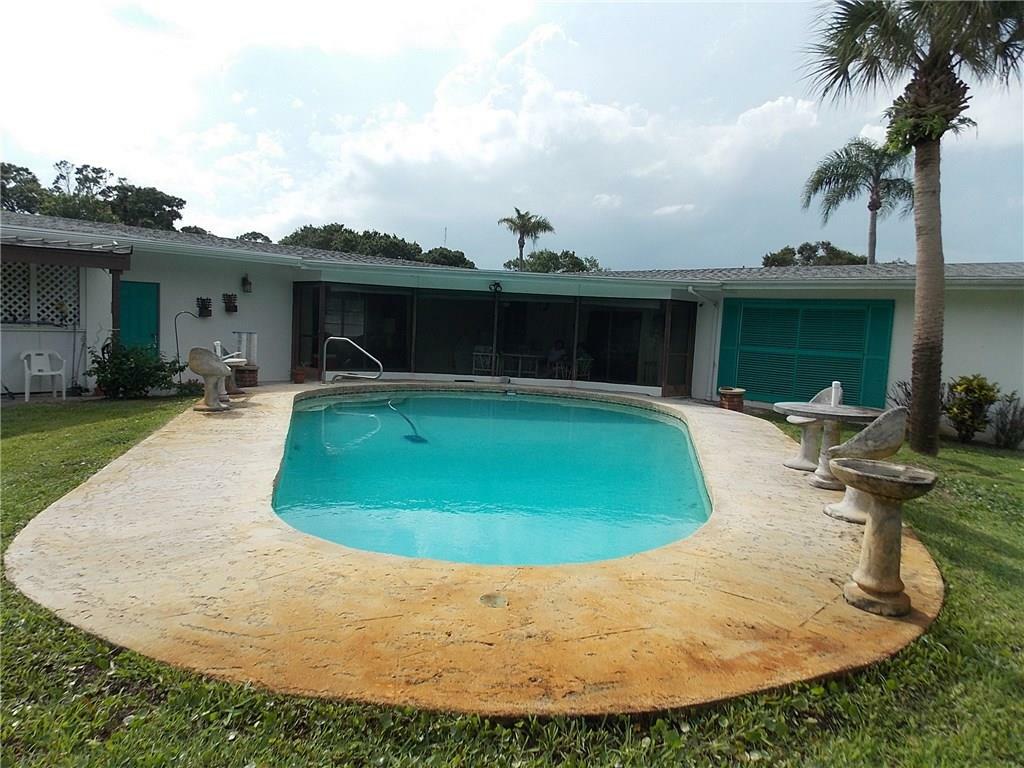 Property Photo:  910 28th Avenue  FL 32960 