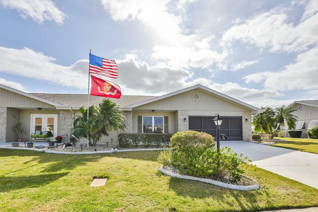 Property Photo:  1204 Wild Feather Lane  FL 33573 