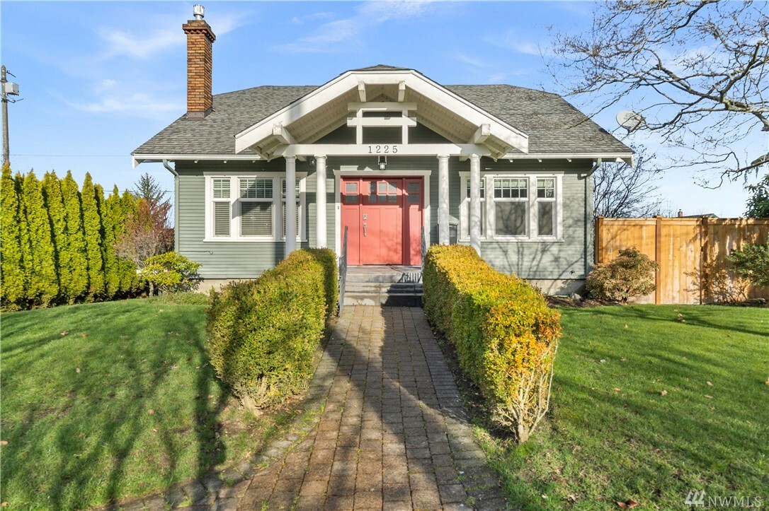 Property Photo:  1225 N Tacoma Ave  WA 98403 