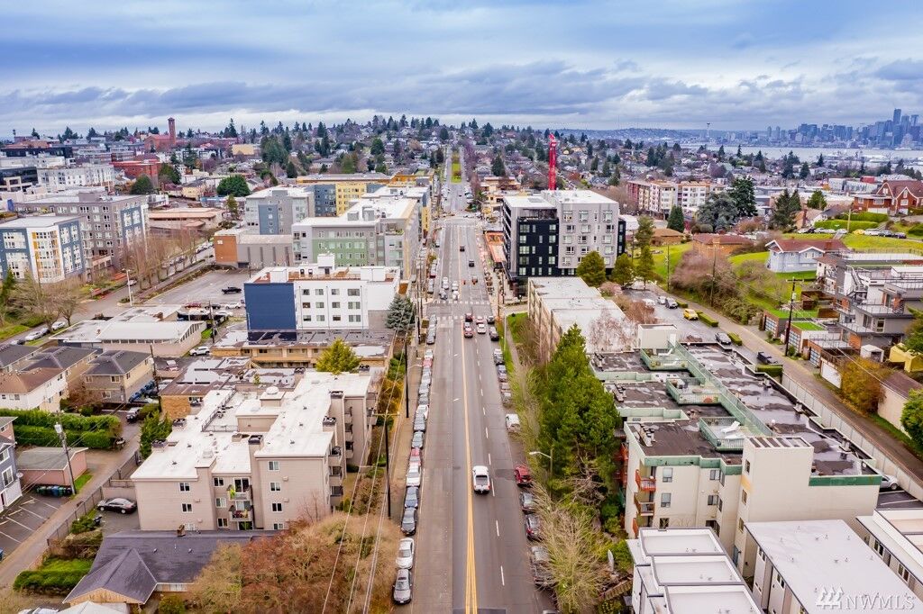 Property Photo:  4831 Fauntleroy Wy SW 203  WA 98136 