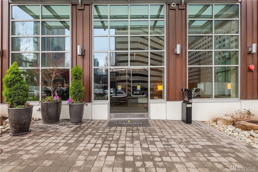 Property Photo: 588 Bell Street 1608S WA 98121