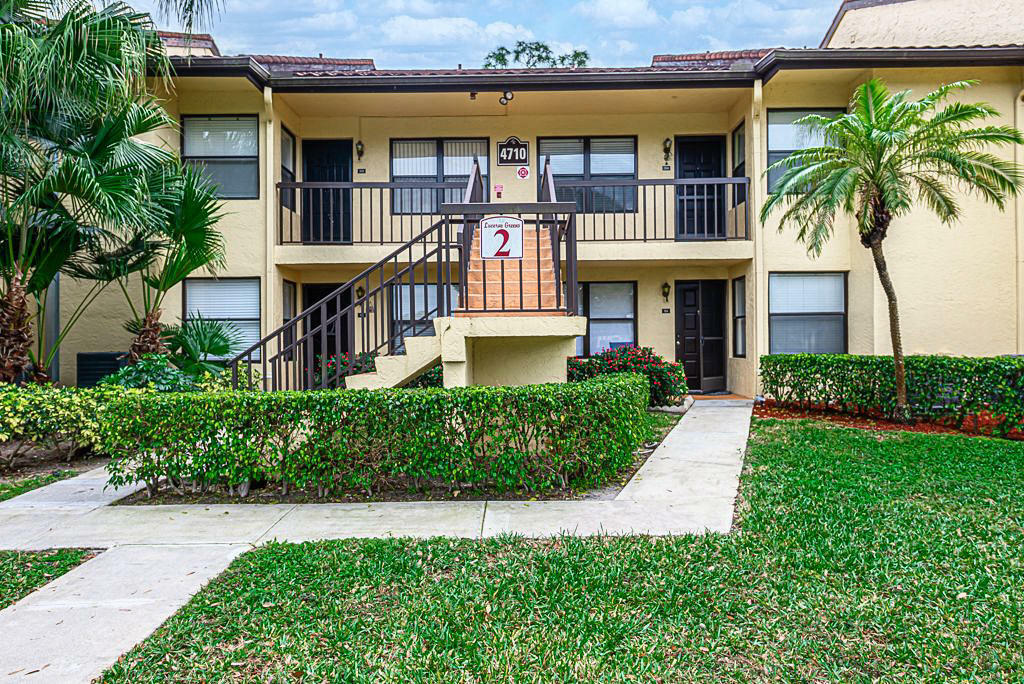 Property Photo:  4710 Lucerne Lakes Boulevard E 204  FL 33467 