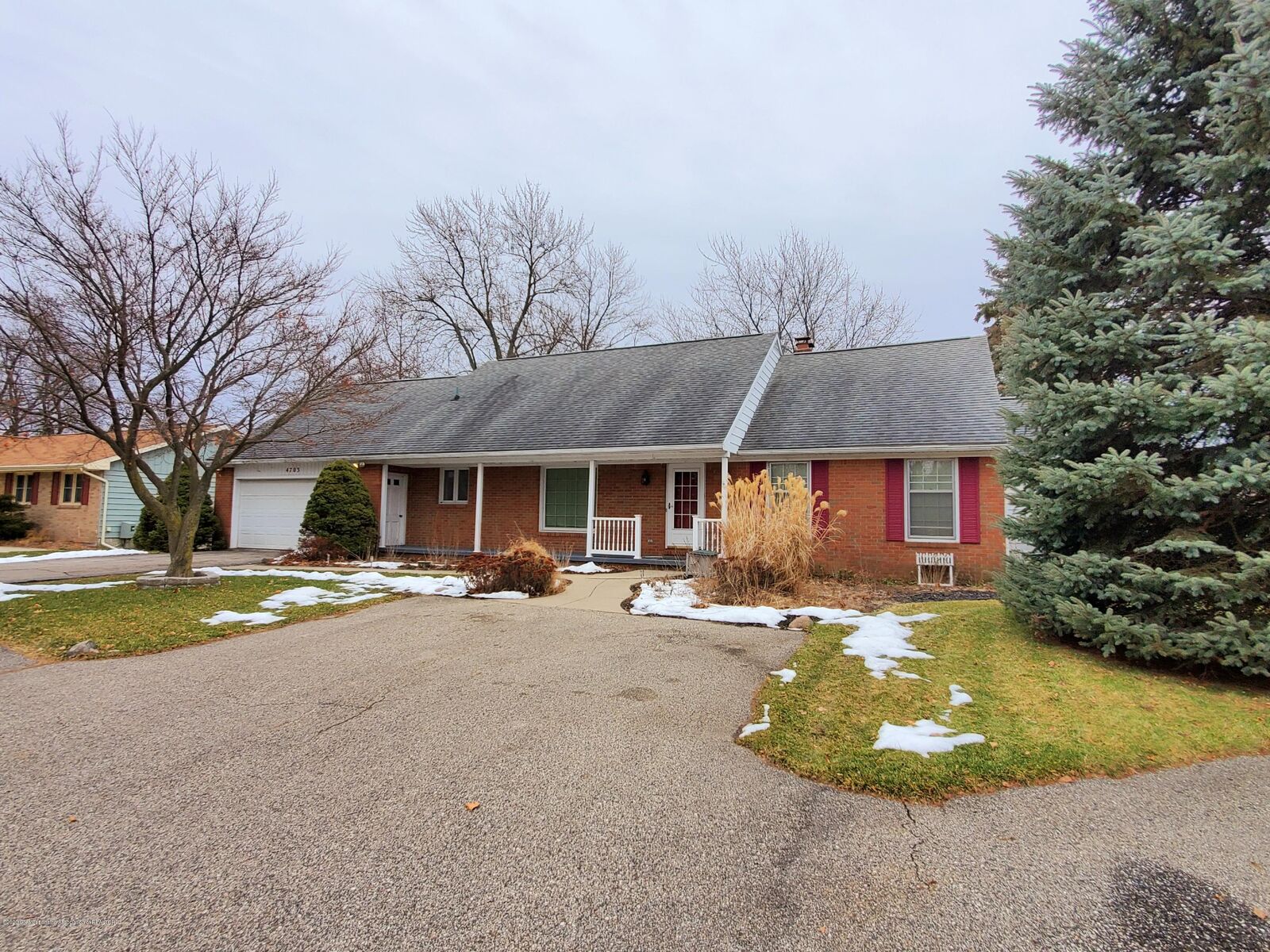 Property Photo: 4703 W St Joseph Highway MI 48917