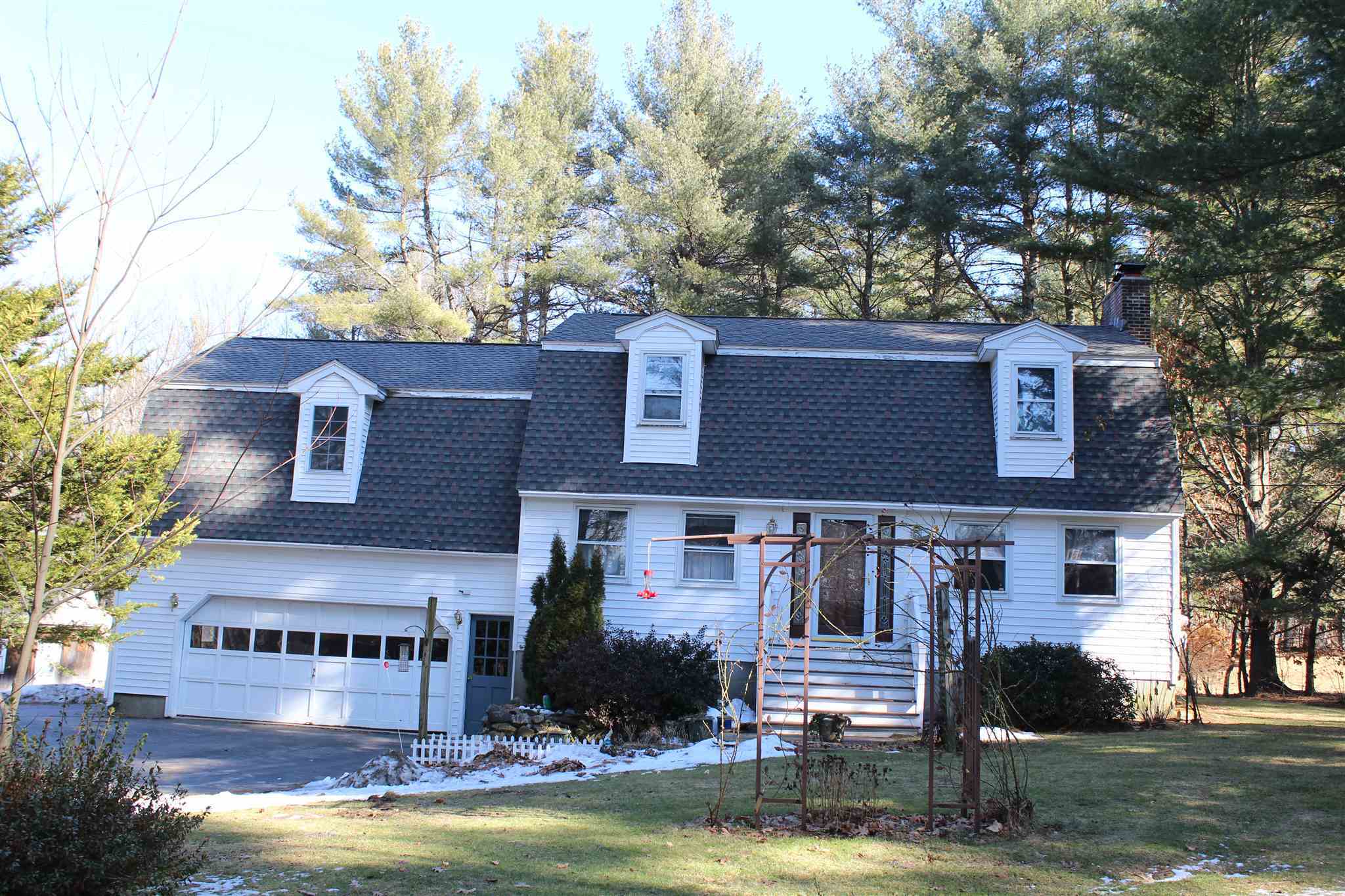 Property Photo: 74 Meetinghouse Road NH 03087