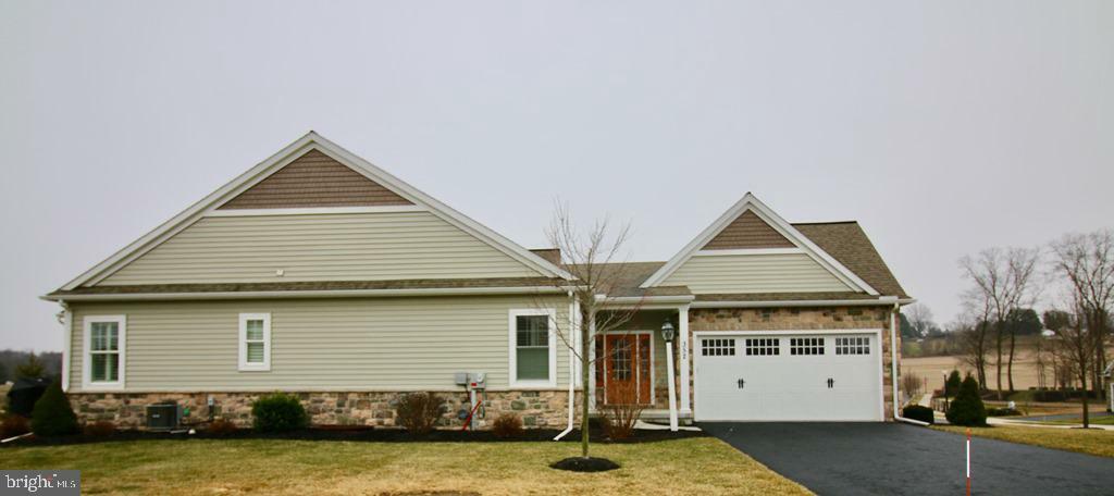 Property Photo:  352 English Ivy Drive  PA 17543 