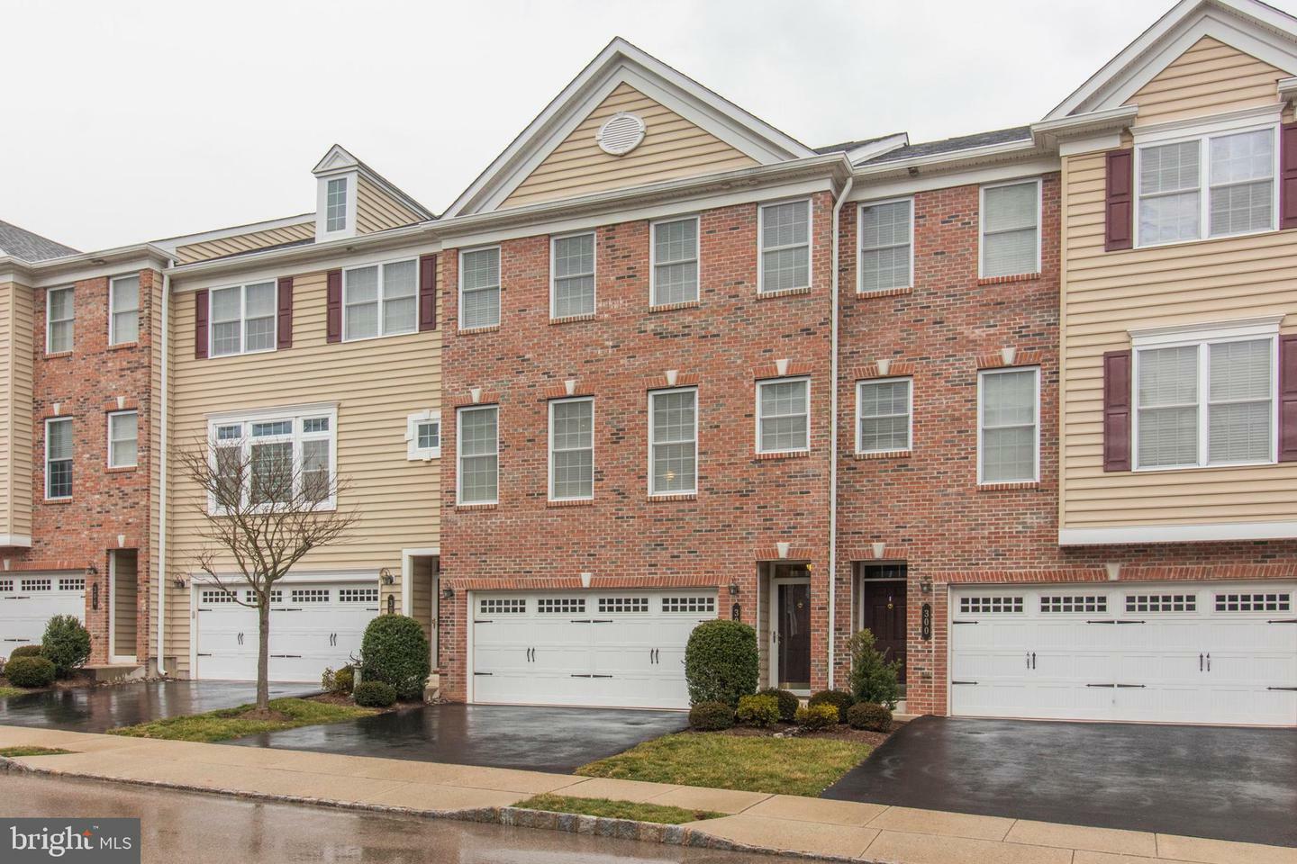 Property Photo: 302 Ebony Court PA 19002