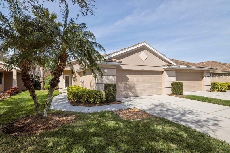 Property Photo:  220 Fairway Isles Lane  FL 34212 