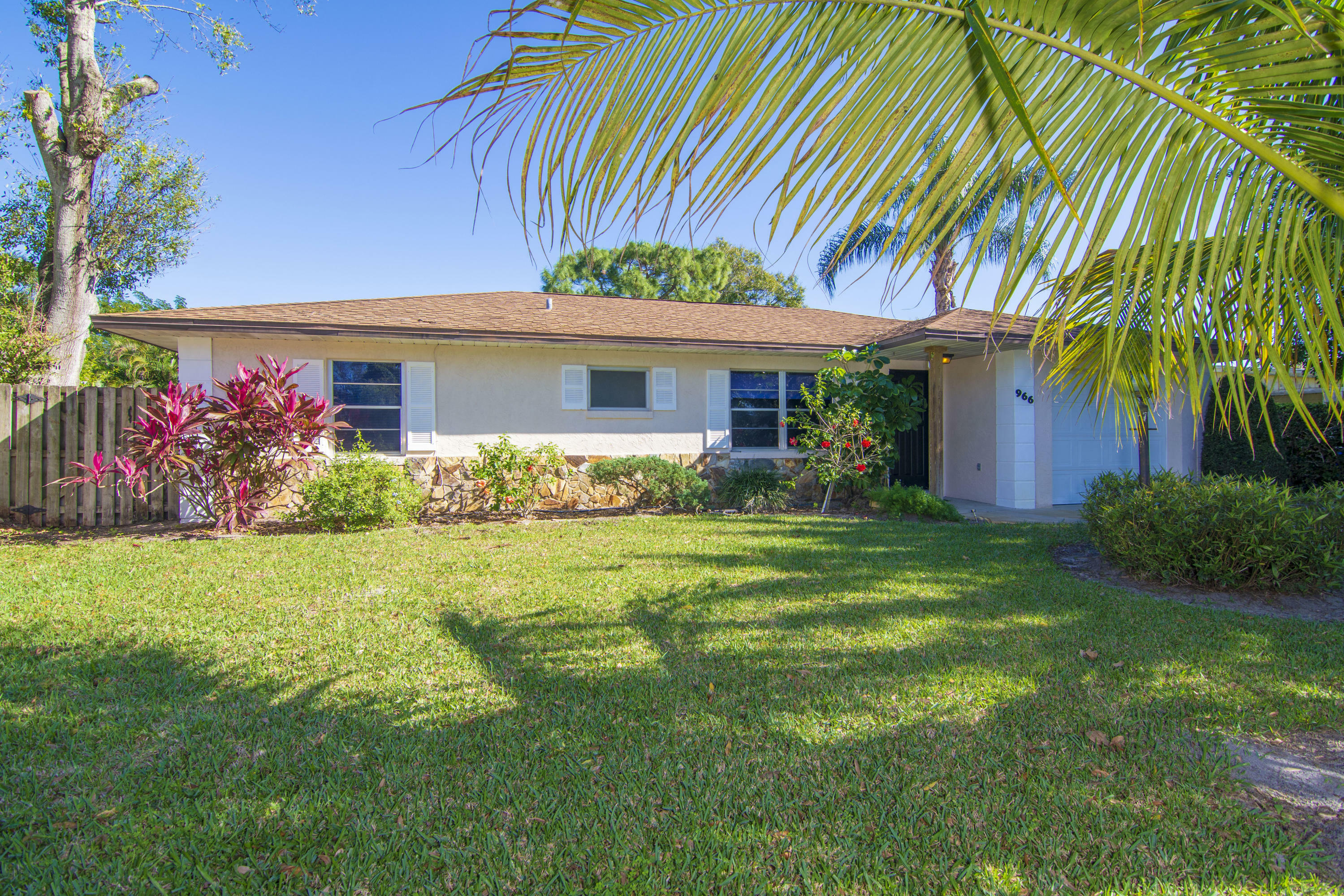 Property Photo: 966 37th Avenue FL 32960