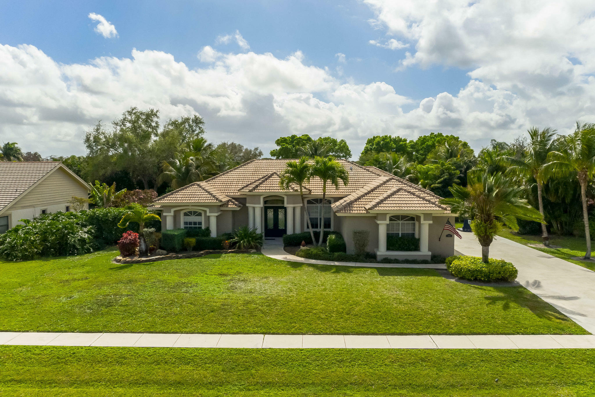 Property Photo:  15610 Rolling Meadows Circle  FL 33414 