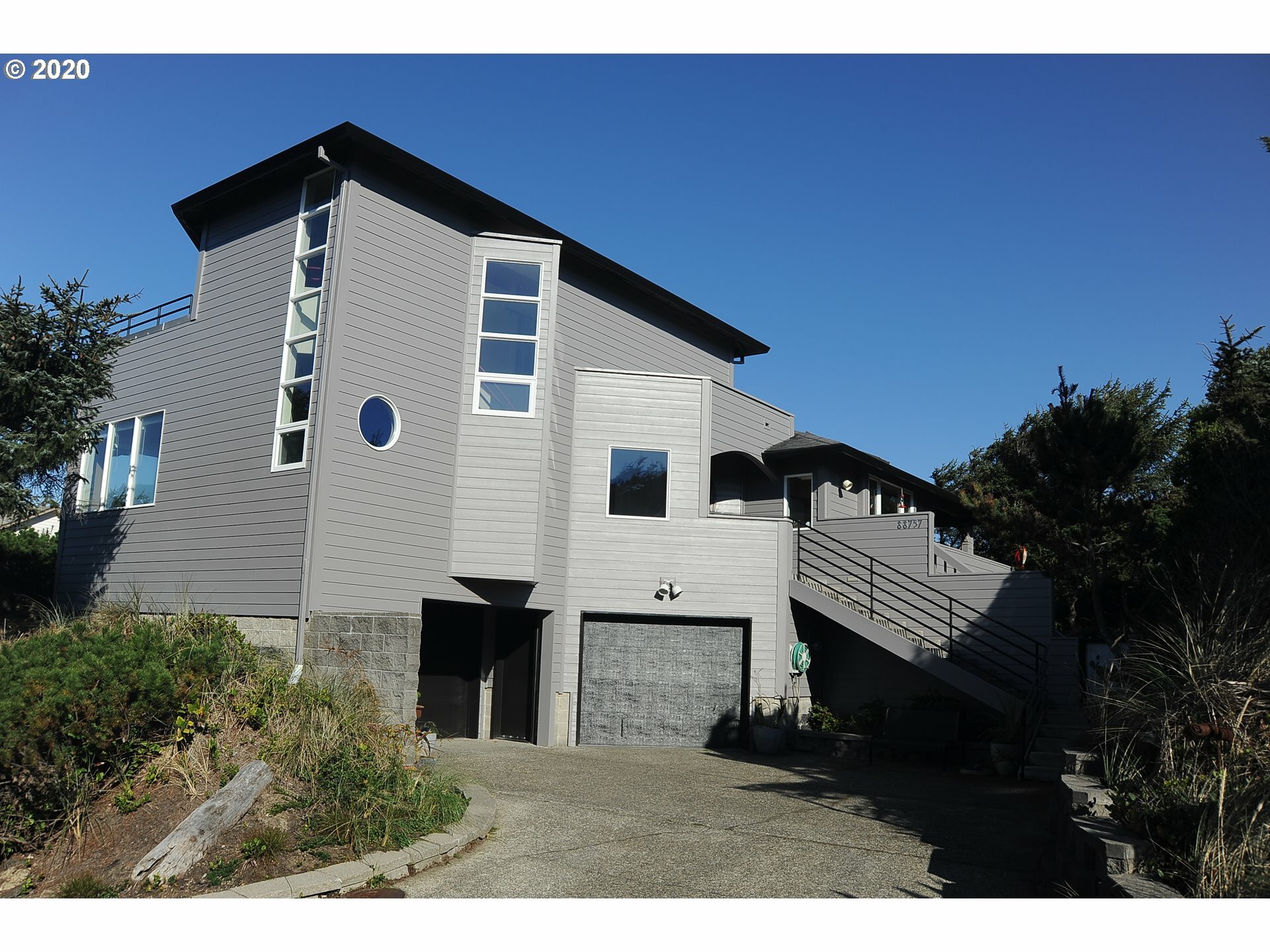 Property Photo: 88757 Shoreline Dr OR 97439