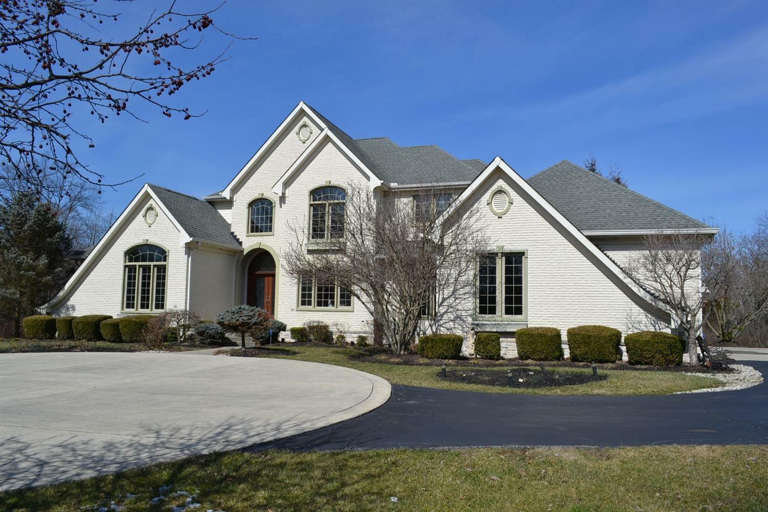 Property Photo: 2372 Manistique Lakes Dr OH 45036