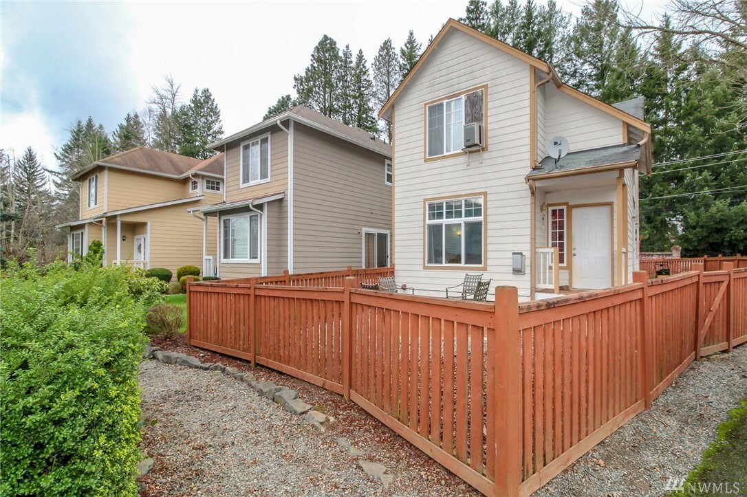 Property Photo:  25123 Roberts Dr 107  WA 98010 