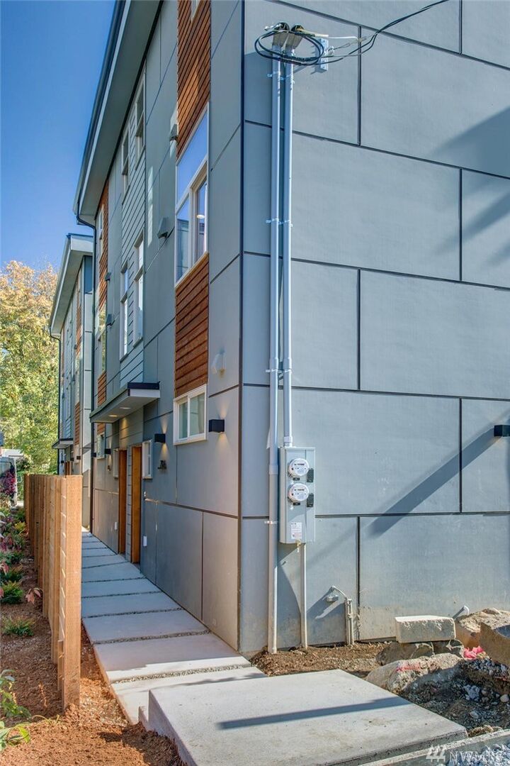 Property Photo:  724 B  Martin Luther King Junior Way  WA 98122 