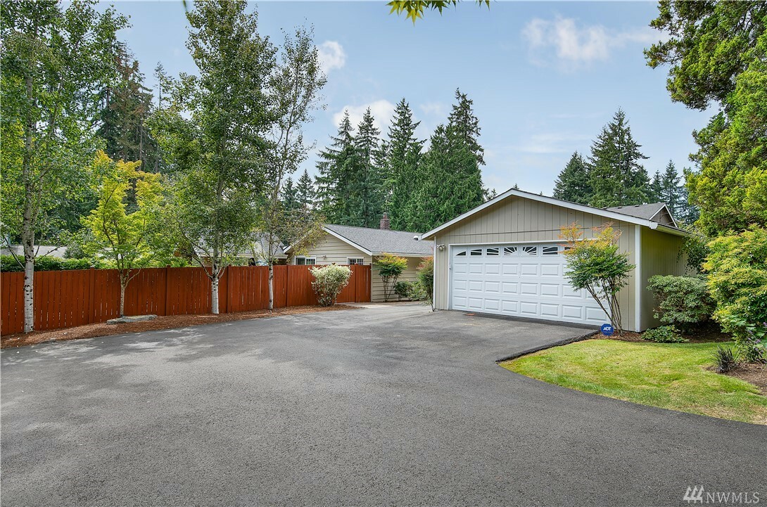 Property Photo:  21525 SE 24th St  WA 98075 