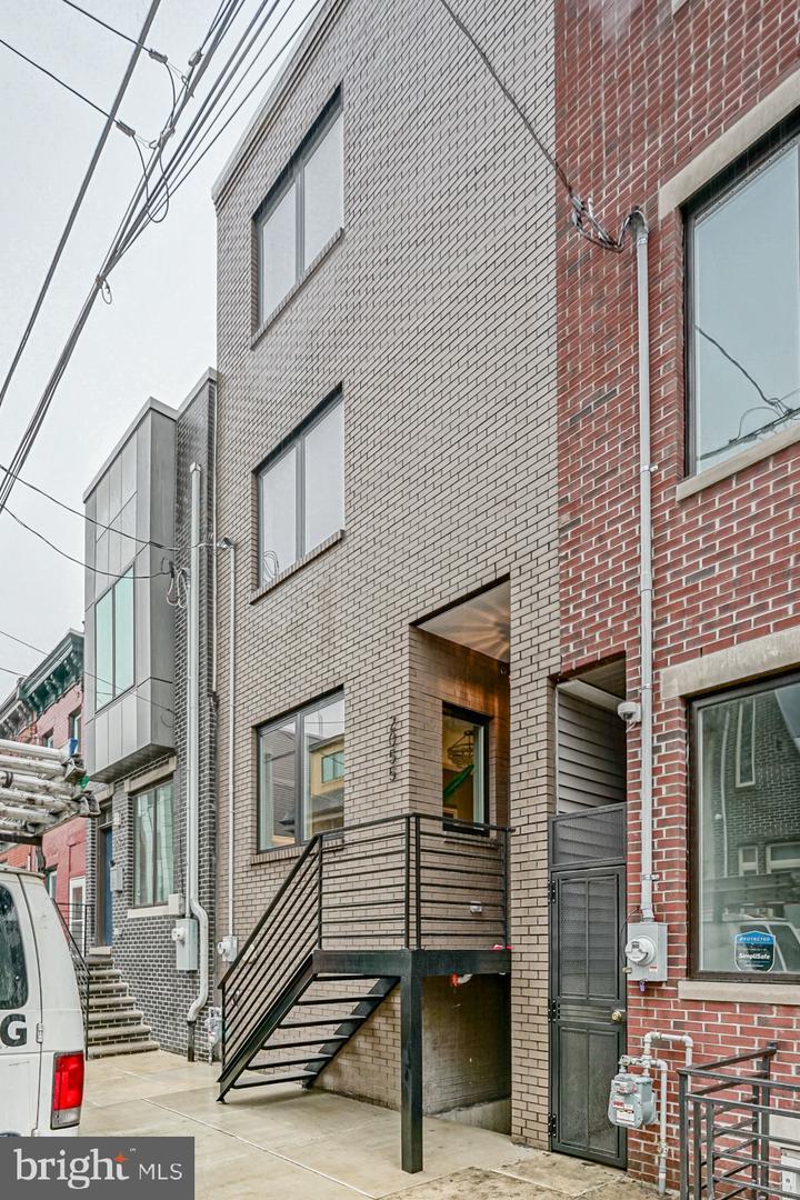 Property Photo: 2055 E Arizona Street PA 19125
