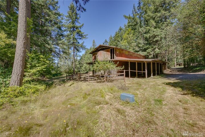 6894 NE Koura Rd  Bainbridge Island WA 98110 photo